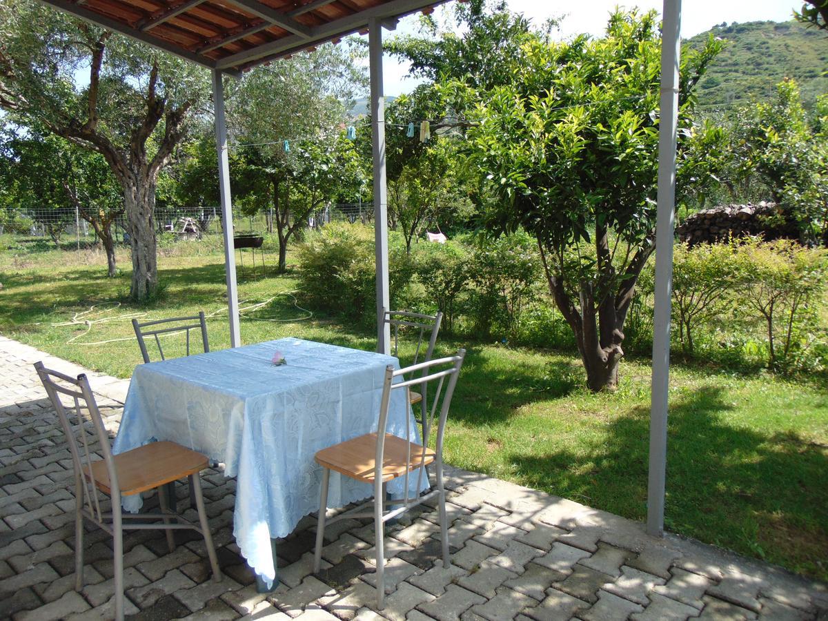 Vila Oasis Radhime Appartement Vlorë